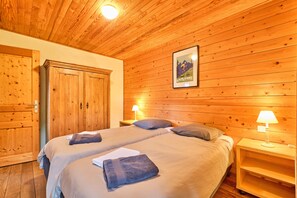 2 bedrooms, iron/ironing board, free WiFi, bed sheets - Apartment 'Petit Prince' with Mountain View, Balcony and Wi-Fi (Villard-Reculas)