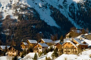 Exterior - Apartment 'Petit Prince' with Mountain View, Balcony and Wi-Fi (Villard-Reculas)