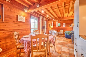 Dining - Apartment 'Les Vallons' with Mountain View, Private Terrace and Wi-Fi (Villard-Reculas)