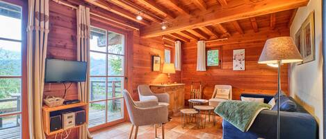 TV, fireplace, DVD player, stereo