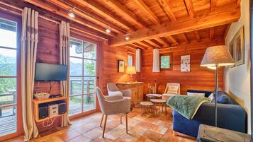 TV, fireplace, DVD player, stereo