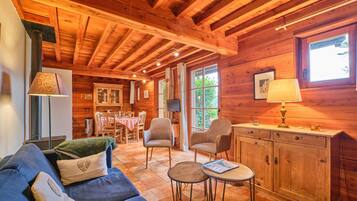 TV, fireplace, DVD player, stereo