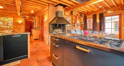 Chalet 'Il Fera Beau Demain' avec vue sur les montagnes, terrasse privée et Wi-Fi