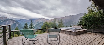Chalet 'Il Fera Beau Demain' with Mountain View, Private Terrace and Wi-Fi