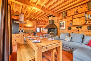 Fernseher, Kamin, DVD-Player, Stereoanlage