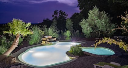 Villa 'Zen Et Tropicale' avec vue sur les montagnes, piscine partagée et Wi-Fi