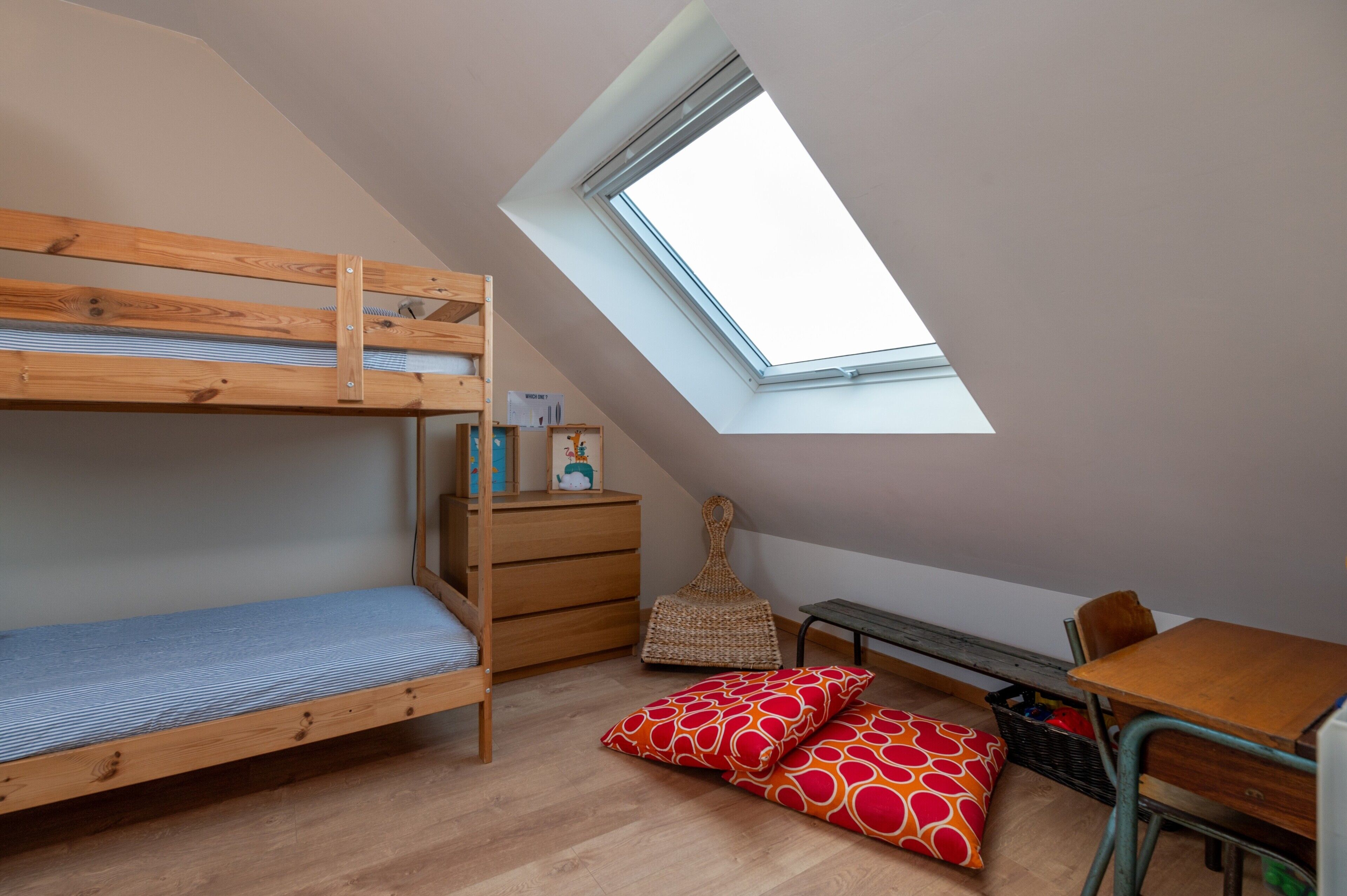 4 habitaciones, tabla de planchar con plancha y wifi gratis 