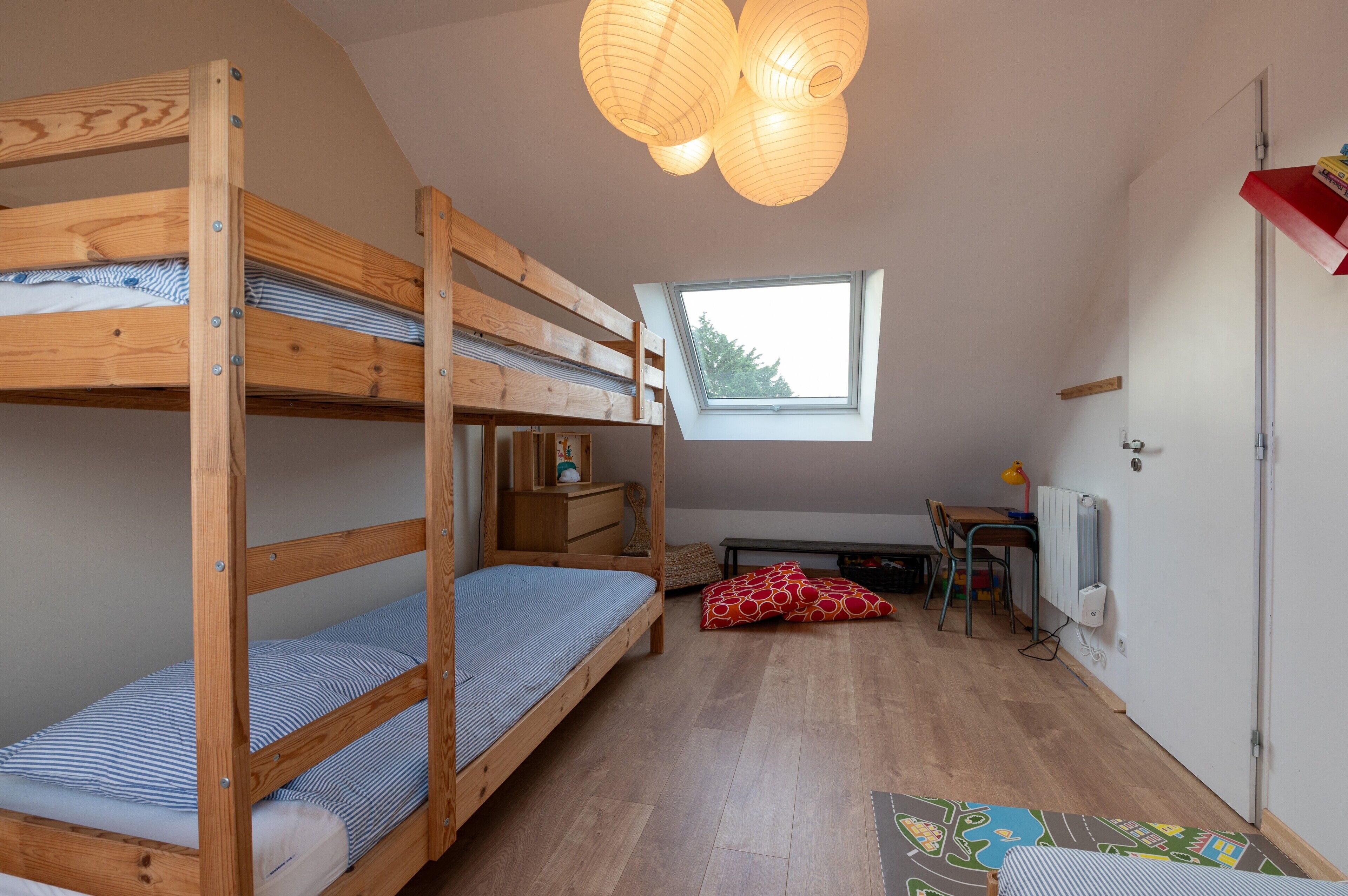 4 slaapkamers, een strijkplank/strijkijzer, gratis wifi, beddengoed