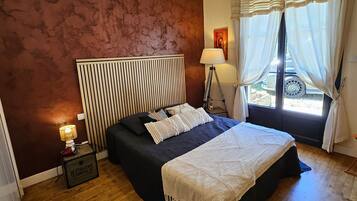 6 habitaciones, tabla de planchar con plancha y wifi gratis