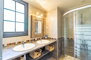 Douche, séchoir à cheveux