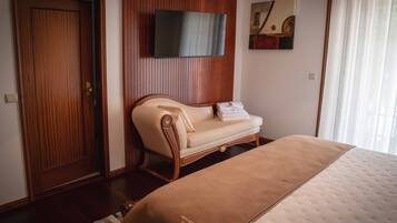 5 bedrooms, free WiFi, bed sheets