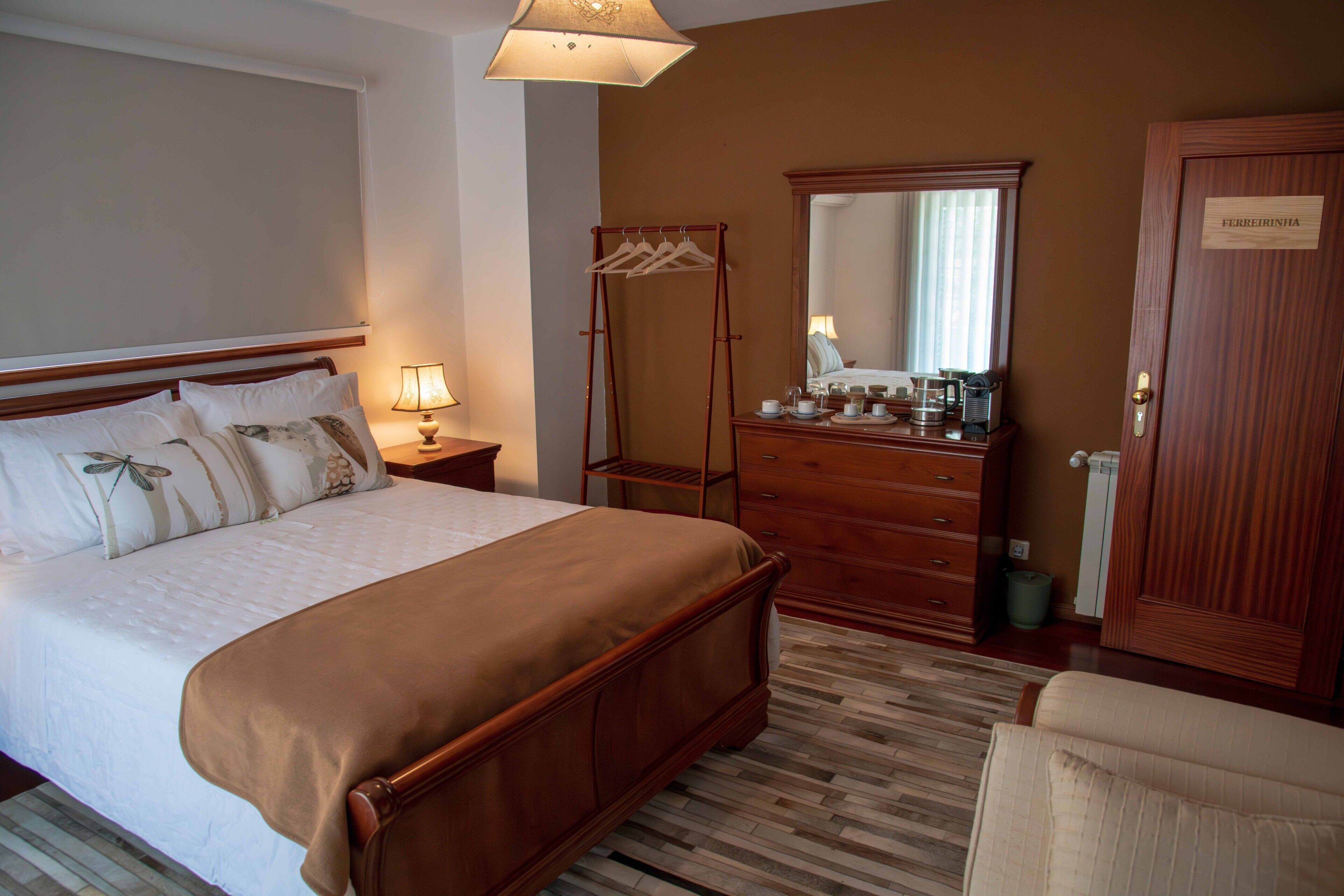 5 bedrooms, free WiFi, bed sheets