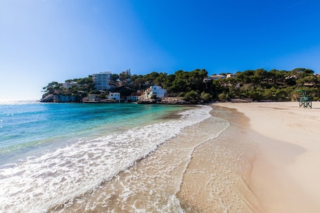ビーチ. Villa 'Ca Ses Mestres' with Sea View, Private Terrace and Wi-Fi