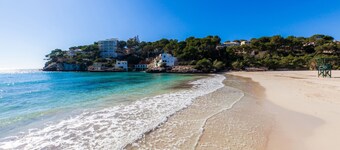 Villa 'Ca Ses Mestres' with Sea View, Private Terrace and Wi-Fi