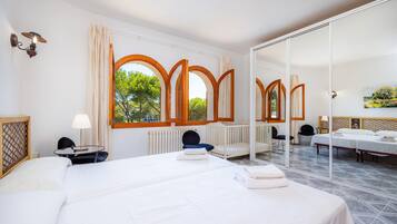 5 Schlafzimmer, Bügeleisen/Bügelbrett, kostenloses WLAN, Bettwäsche