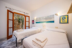 5 slaapkamers, een strijkplank/strijkijzer, gratis wifi, beddengoed