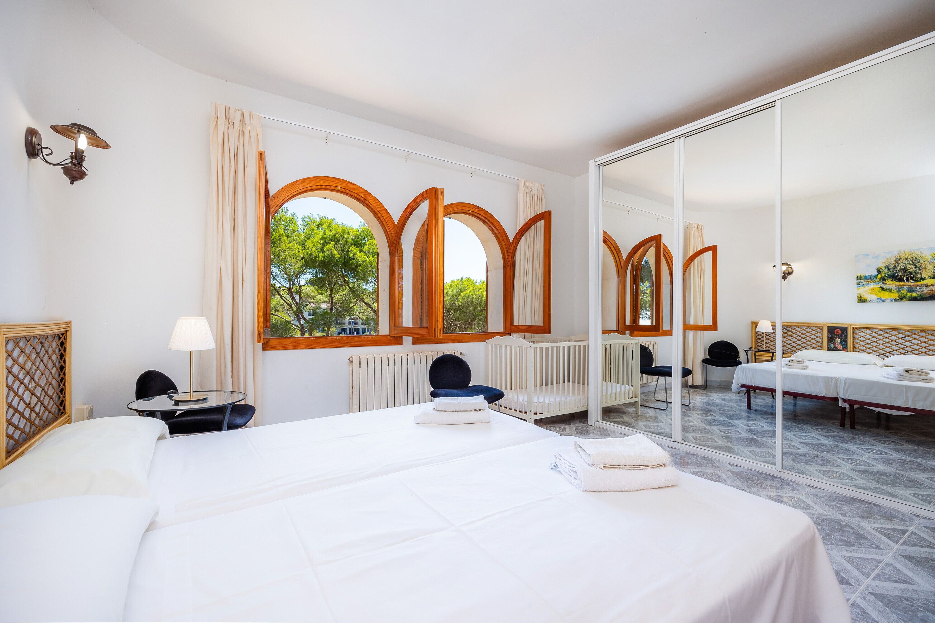 5 bedrooms, iron/ironing board, free WiFi, bed sheets