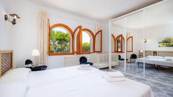 5 makuuhuonetta, silitysrauta/-lauta, ilmainen Wi-Fi, vuodevaatteet