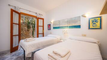 5 slaapkamers, een strijkplank/strijkijzer, gratis wifi, beddengoed