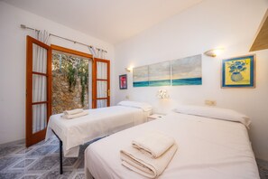 5 chambres, fer et planche à repasser, accès au Wi-Fi (inclus)