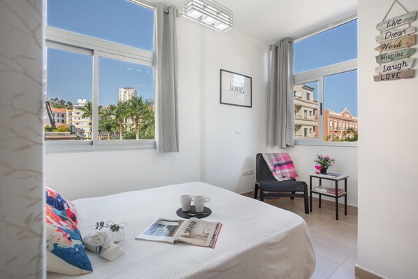 1 chambre, fer et planche à repasser, Wi-Fi gratuit, draps fournis