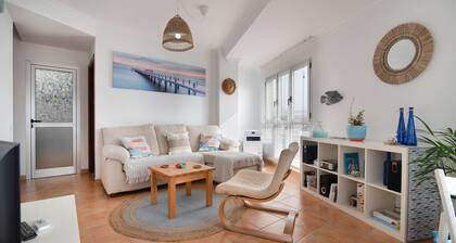 Appartement de vacances 'Ap Jarea Playa Sardina' avec piscine partagée, balcon et Wi-Fi