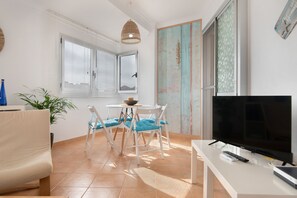 Télévision, chaîne hi-fi