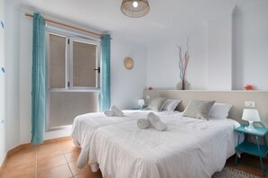 2 bedrooms, iron/ironing board, free WiFi, bed sheets - Vacation Apartment 'Ap Jarea Playa Sardina' with Shared Pool, Balcony and Wi-Fi (Playa de Sardina)