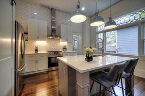 Private kitchen - Charming Historic One-Bedroom in Atlanta's Inman Park-Perfect for Professionals
 (Atlanta)