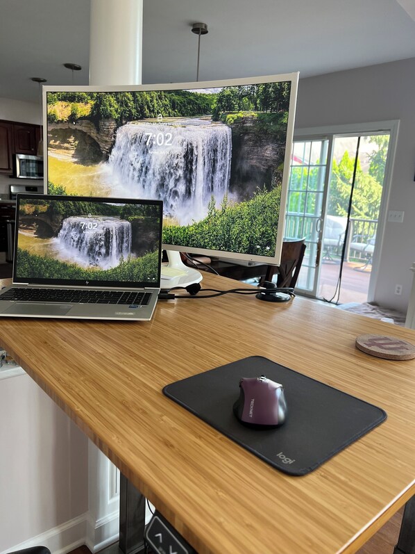 Interior - 4,000+ sq. foot house on a quiet cul-de-sac about 15 minutes from ND campus! (South Bend)