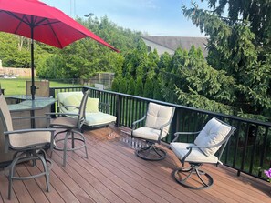 Outdoor dining - 4,000+ sq. foot house on a quiet cul-de-sac about 15 minutes from ND campus! (South Bend)