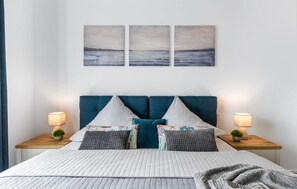 2 dormitoris, planxa i posts de planxar i un bressol de viatge 