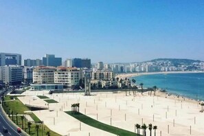Beach - Ms. Dee (Tanger)