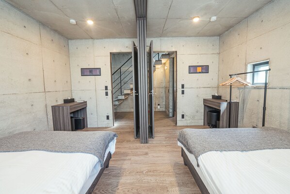 Condo básico | 3 habitaciones, tabla de planchar con plancha y wifi gratis 