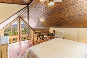 3 bedrooms, WiFi, bed sheets - Stunning View! Hot Tub, Grill, Fire Table, Wi-Fi! (Bryson City)