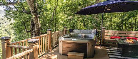 Outdoor spa tub
