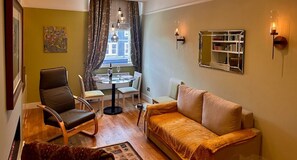 TV - Modern and Bright 1BD Apartment in Lewes, Sussex (Lewes)