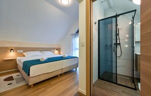 3 bedrooms, in-room safe, iron/ironing board, travel cot - Amazing home in Margecan with WiFi (Margecan)