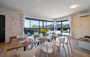 Dining - Amazing home in Margecan with WiFi (Margecan)