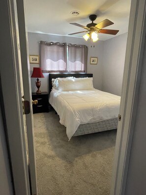 2 dormitorios, tabla de planchar con plancha, wifi y ropa de cama