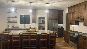 Micro-ondes, four, plaque de cuisson, lave-vaisselle