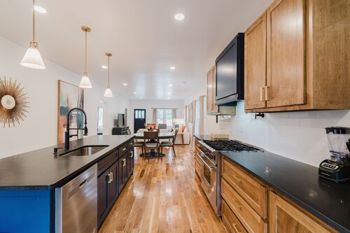 Luxurious Bungalow - 8 minute walk to OU!