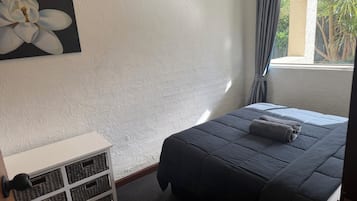 Iron/ironing board, free WiFi, bed sheets