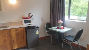 Basic Studio Suite | Private kitchen