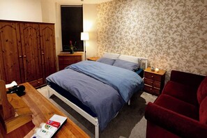 1 chambre, fer et planche à repasser, Wi-Fi, draps fournis