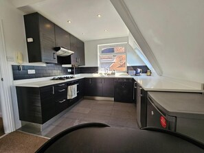 Unclassified image, 5 of 15, button - Apartment - Sleeps 4 & Free Parking (London)