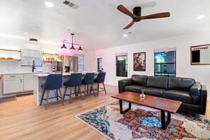 Smart TV, offices - Hollywood Vibe Cottage | Game Rm | Near Rainy St. (Austin)