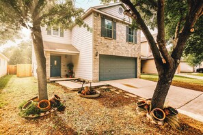 Exterior - NEW LISTING-HOME near Seaworld and UTSA (San Antonio)