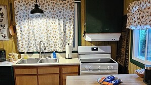 冰箱、微波炉、烤箱、炉灶