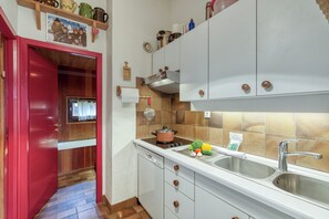 Réfrigérateur, four, plaque de cuisson, lave-vaisselle